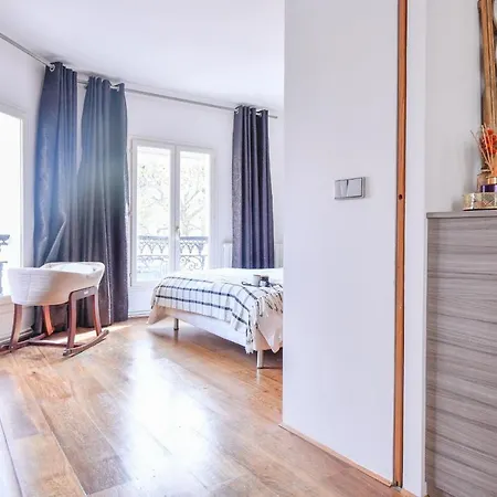 Loft Lumineux Hyper Centre Rer A 5 Min - Parking Gratuit *